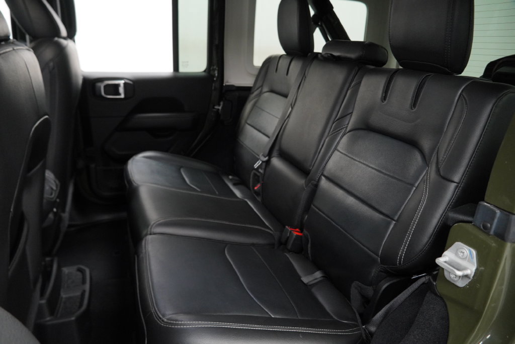 Used 2023 Jeep Wrangler Unlimited Sahara w/ Cold Weather Group AWD/4WD image 4