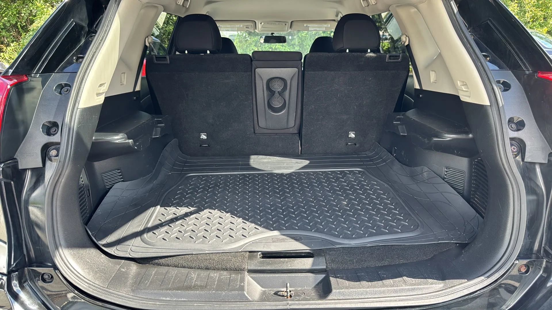 Used 2018 Nissan Rogue SV image 14