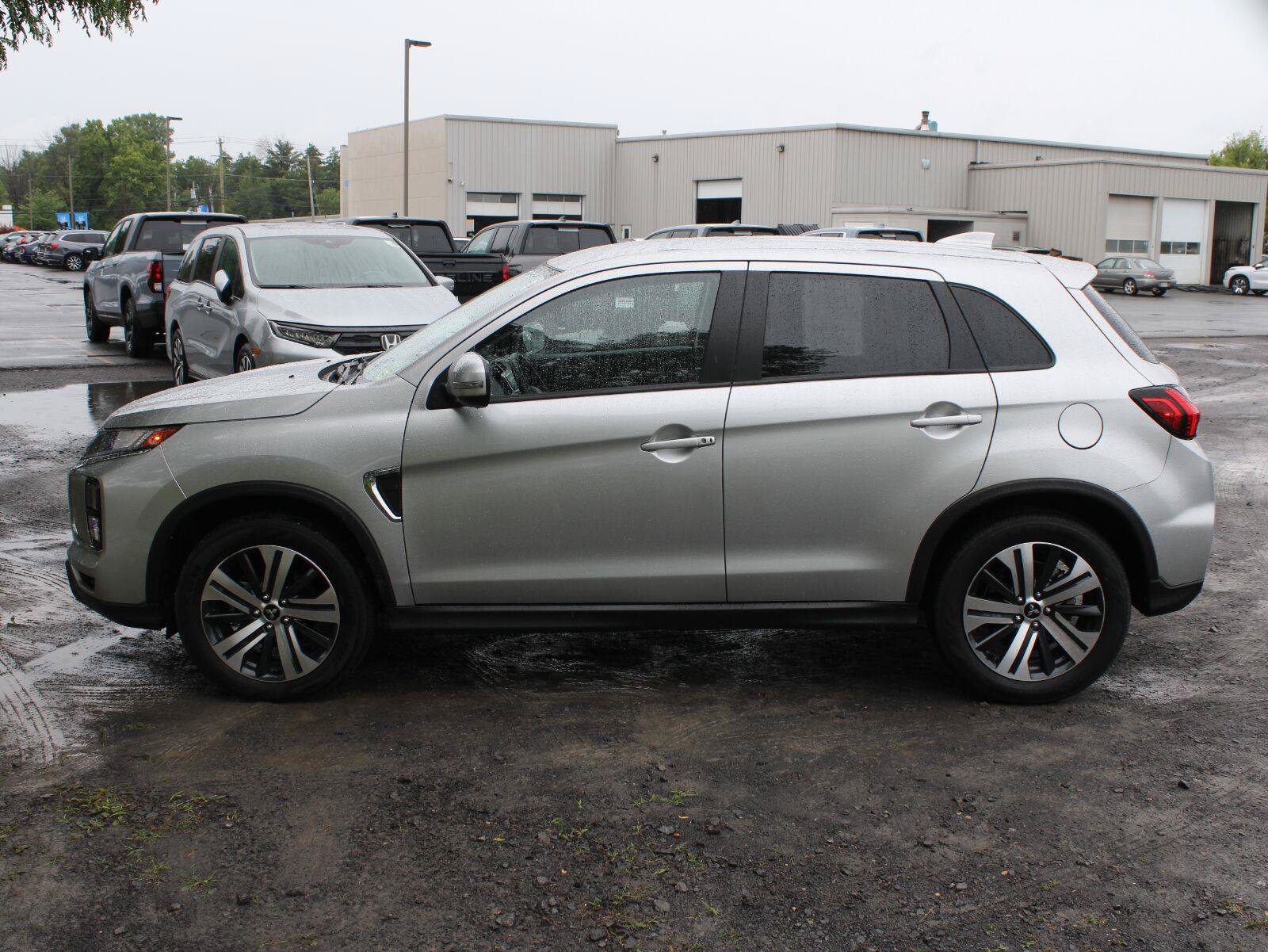 Used 2025 Mitsubishi Outlander Sport ES AWD/4WD image 5