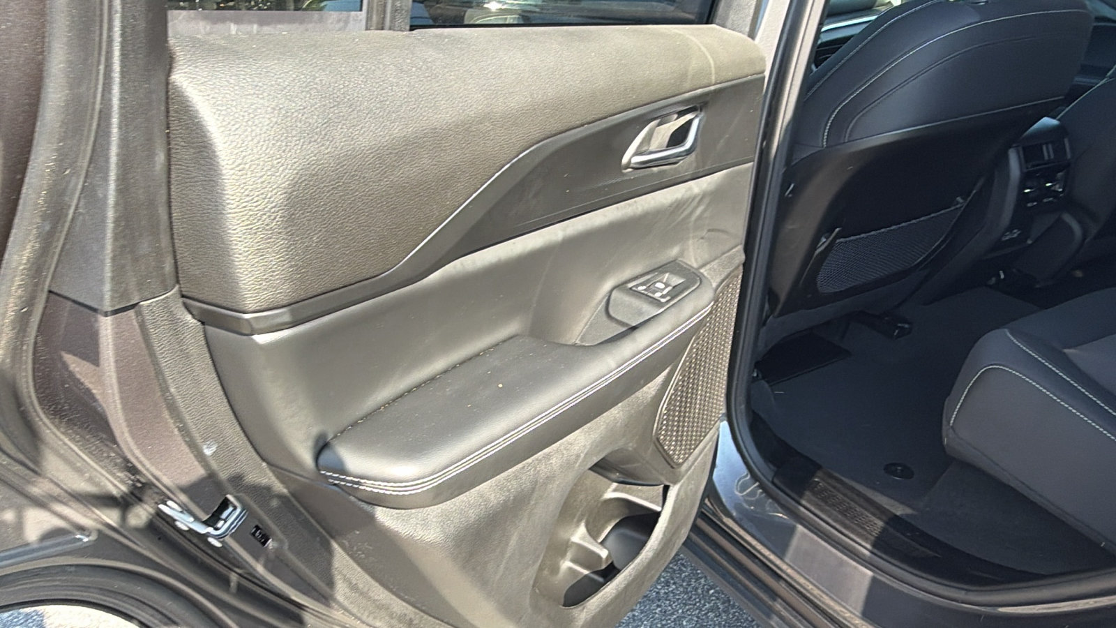 Used 2025 Jeep Grand Cherokee Laredo X RWD image 23