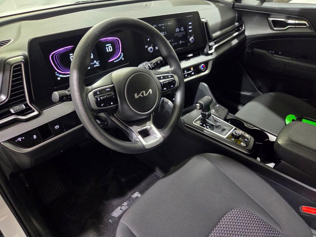 Used 2025 Kia Sportage LX image 5