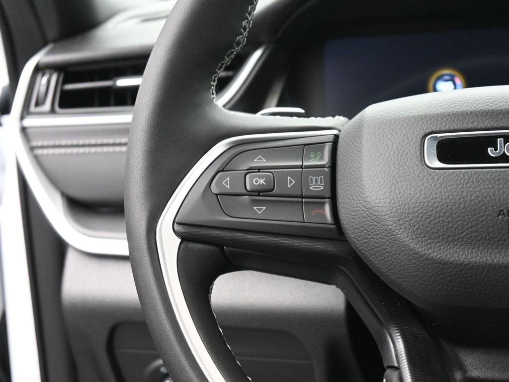 New 2025 Jeep Grand Cherokee L Laredo w/ Luxury Tech Group I image 32