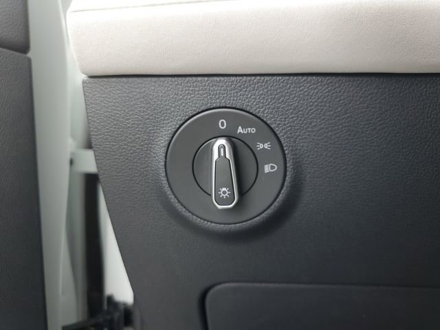 Certified 2025 Volkswagen Taos SE w/ Panoramic Sunroof Package image 29