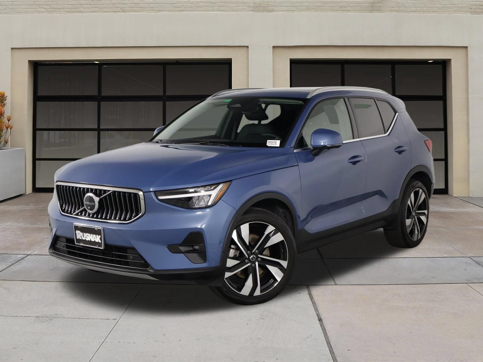 Used 2023 Volvo XC40 B5 Plus w/ Protection Package Premier AWD/4WD image 3