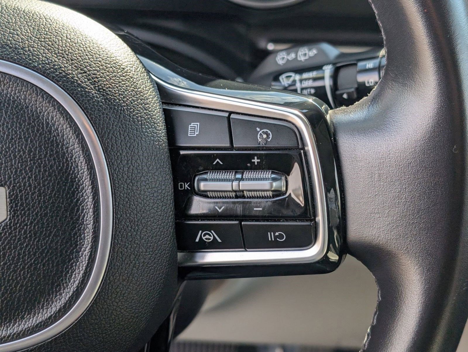 Used 2024 Kia Carnival LX image 24