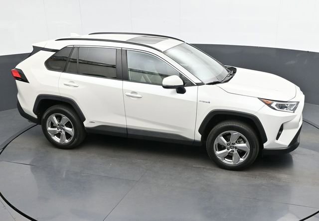 Used 2021 Toyota RAV4 XLE Premium AWD/4WD image 19