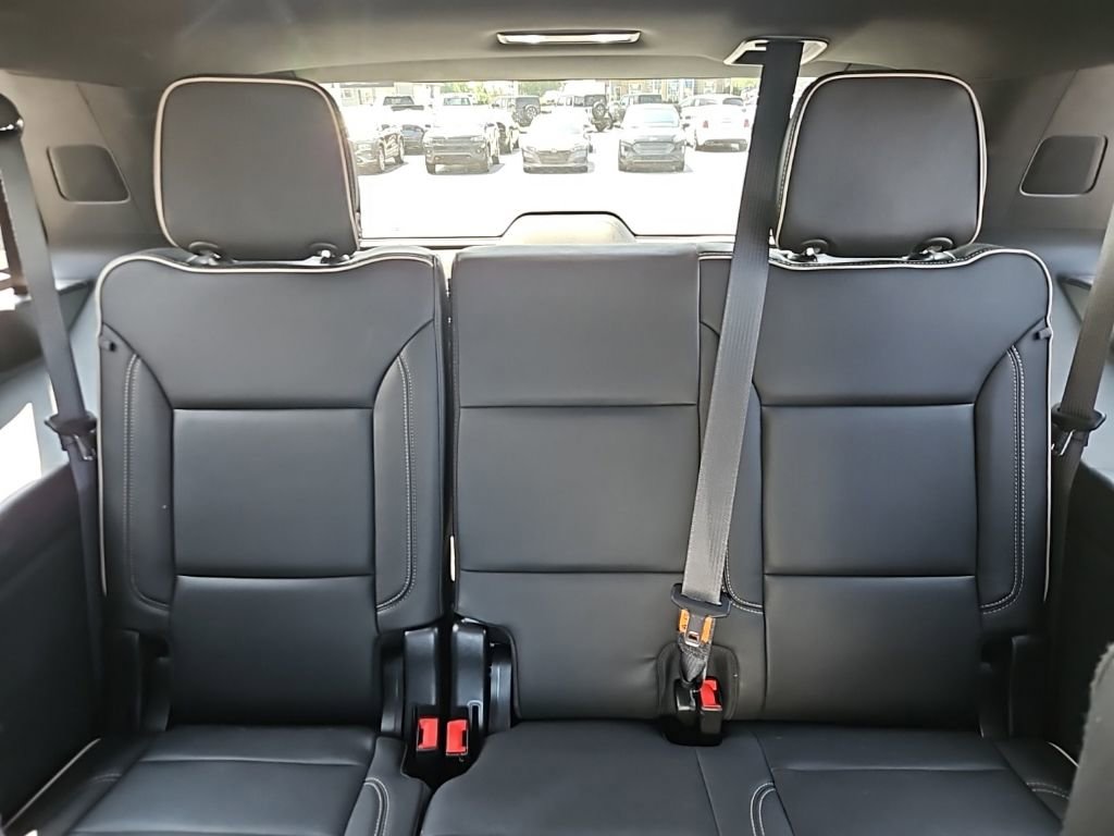 Used 2023 GMC Yukon SLT image 28