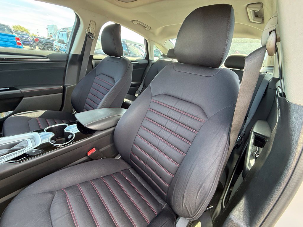 Used 2015 Ford Fusion SE w/ Equipment Group 201A FWD image 14