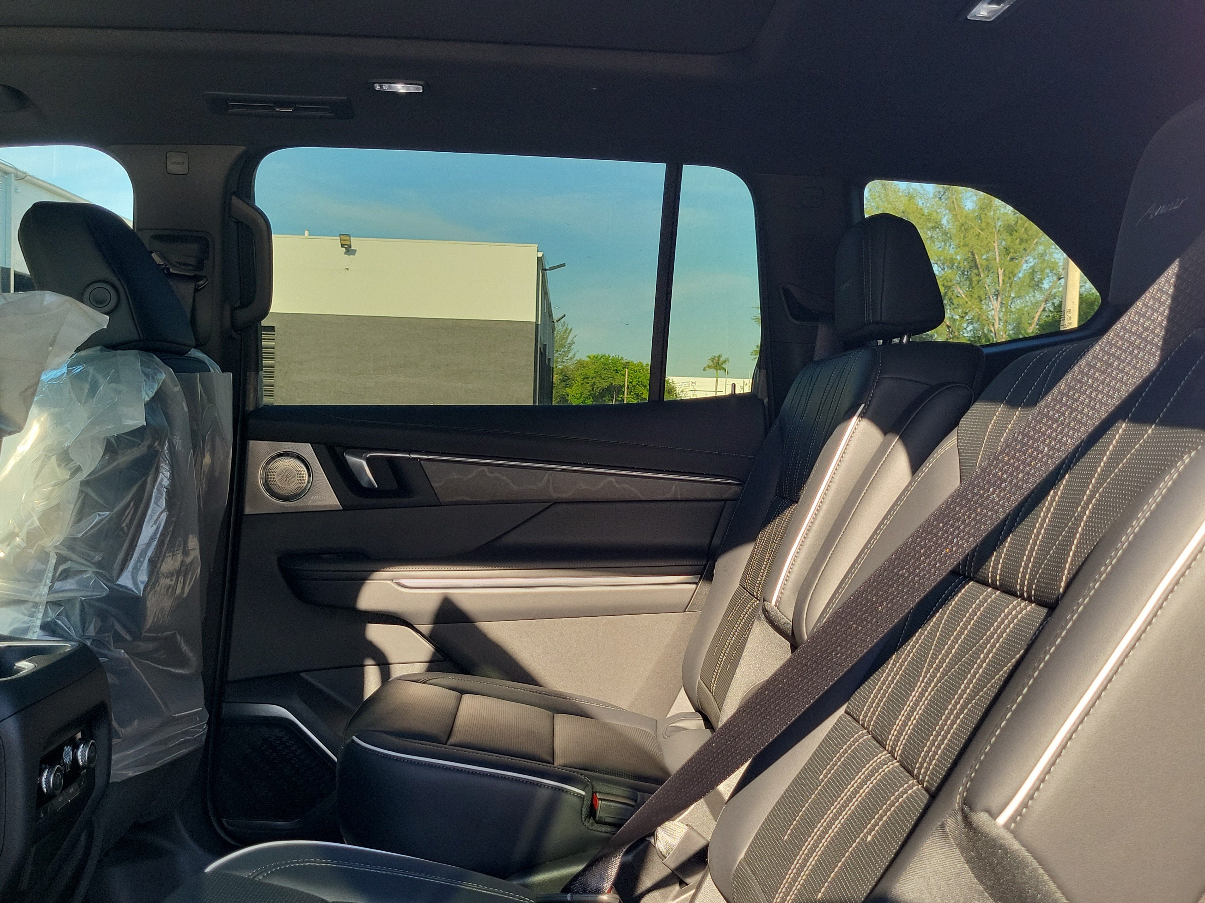 New 2027 Buick Enclave Avenir FWD image 6