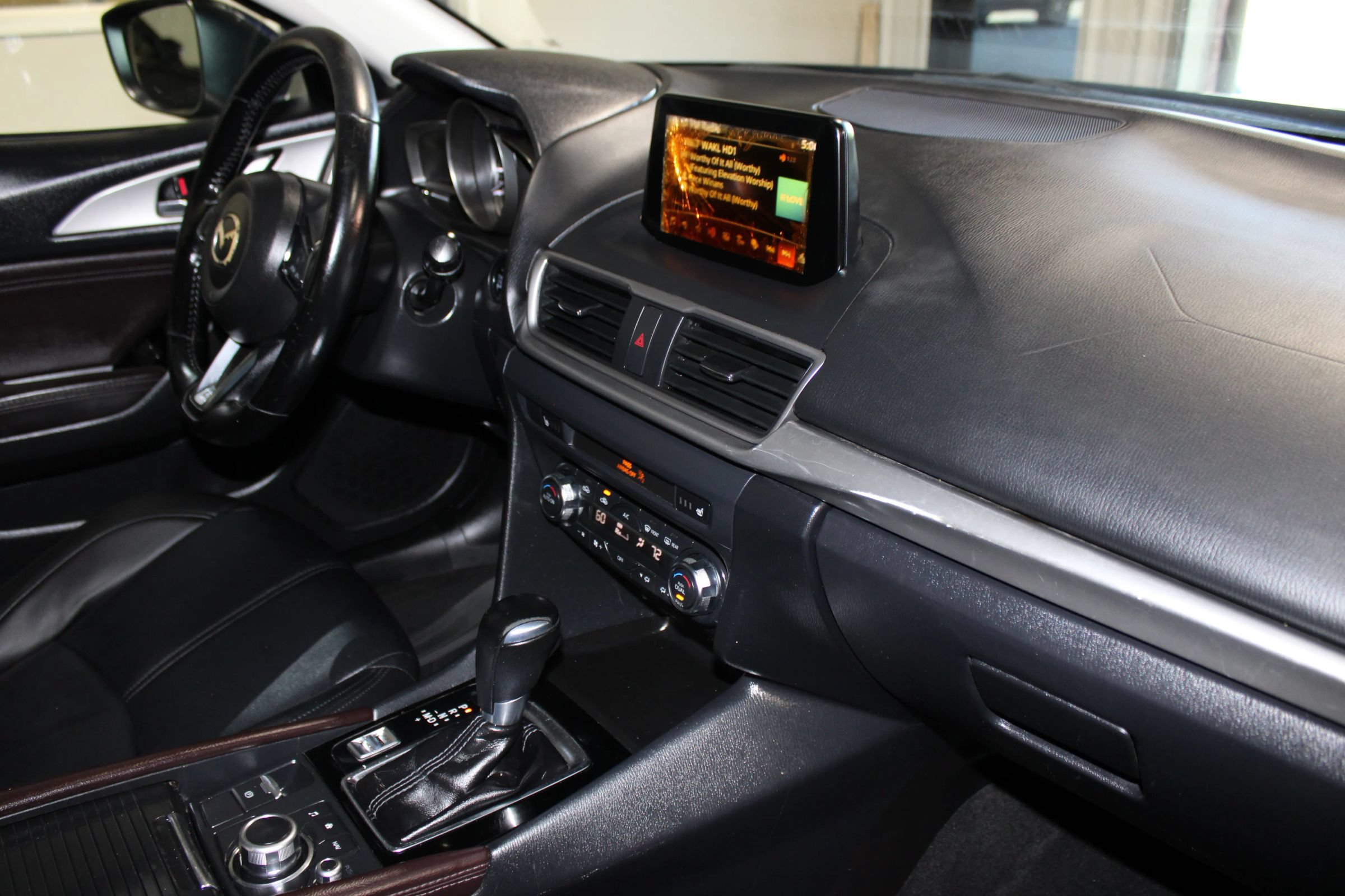 Used 2017 MAZDA MAZDA3 Touring FWD image 30