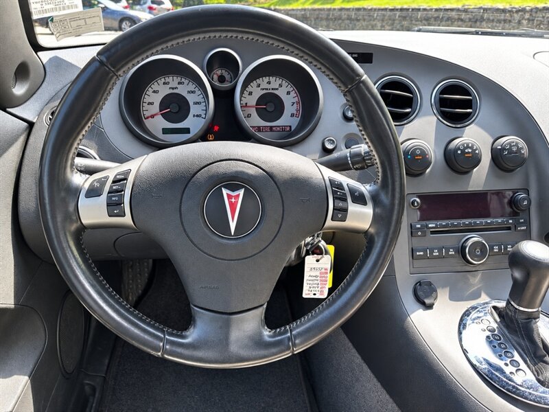 Used 2008 Pontiac Solstice Convertible w/ Premium Package RWD image 8