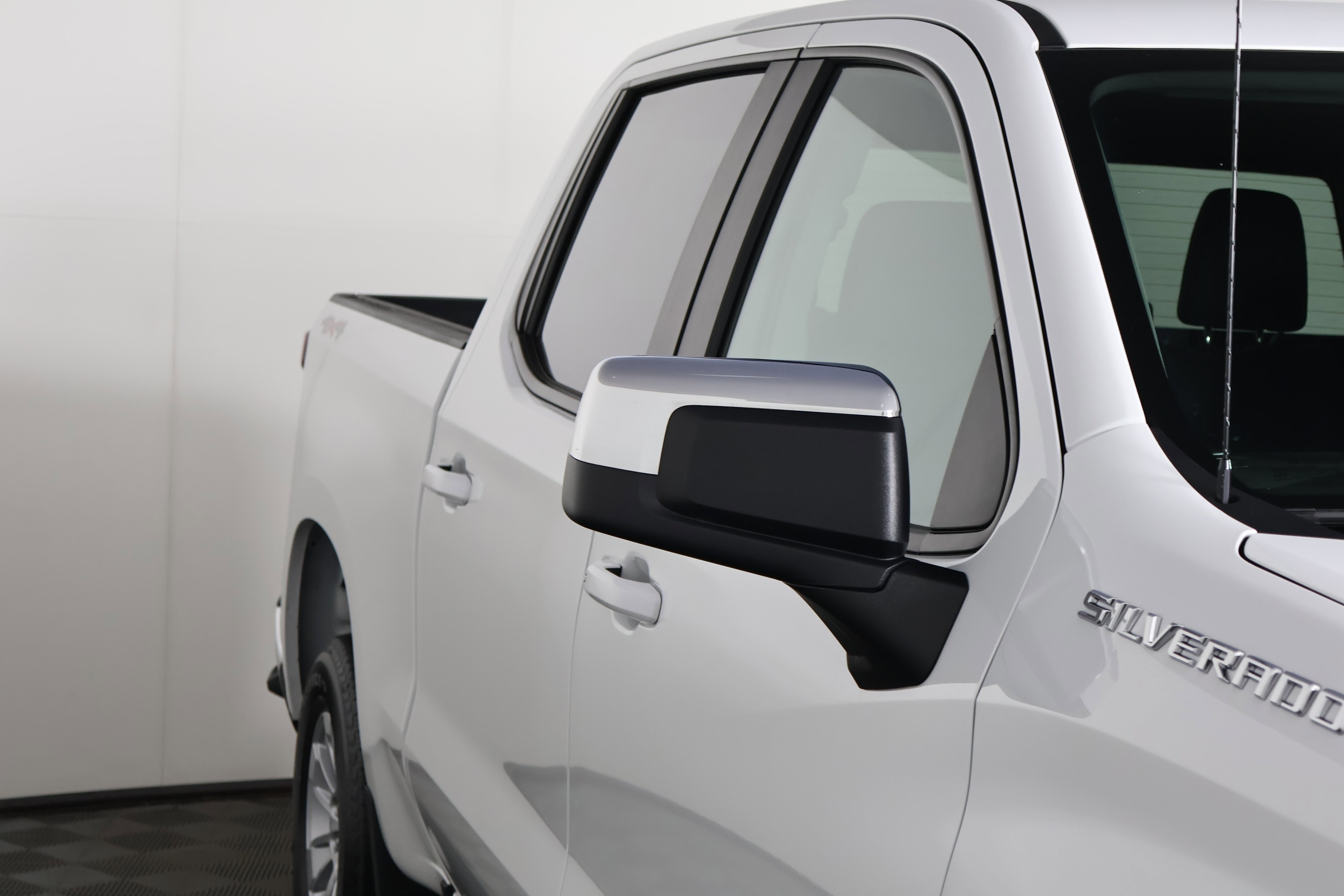 Used 2025 Chevrolet Silverado 1500 LT image 14