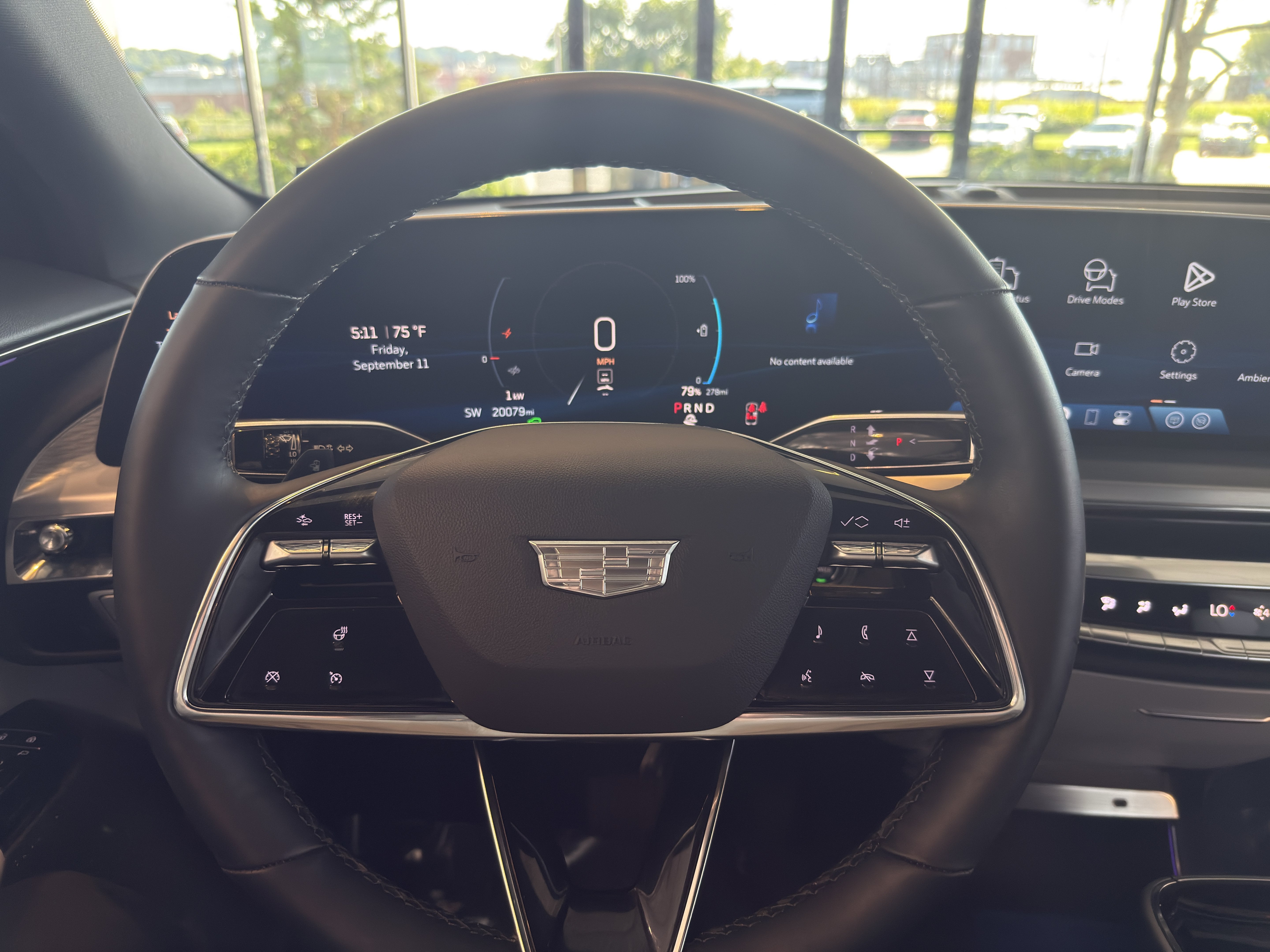Used 2025 Cadillac Lyriq Luxury AWD/4WD image 10