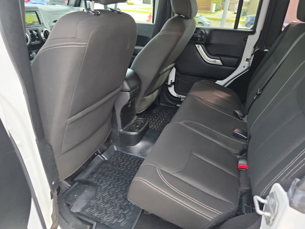 Used 2017 Jeep Wrangler Unlimited Rubicon w/ Connectivity Group image 28