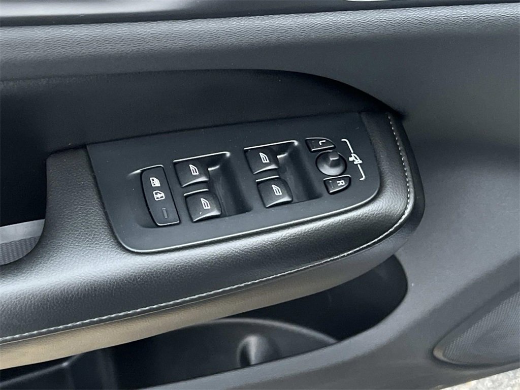 Used 2022 Volvo S60 B5 Momentum image 13