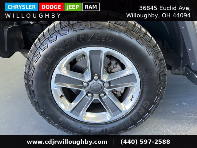 Used 2020 Jeep Wrangler Unlimited Sahara w/ Dual Top Group AWD/4WD image 12