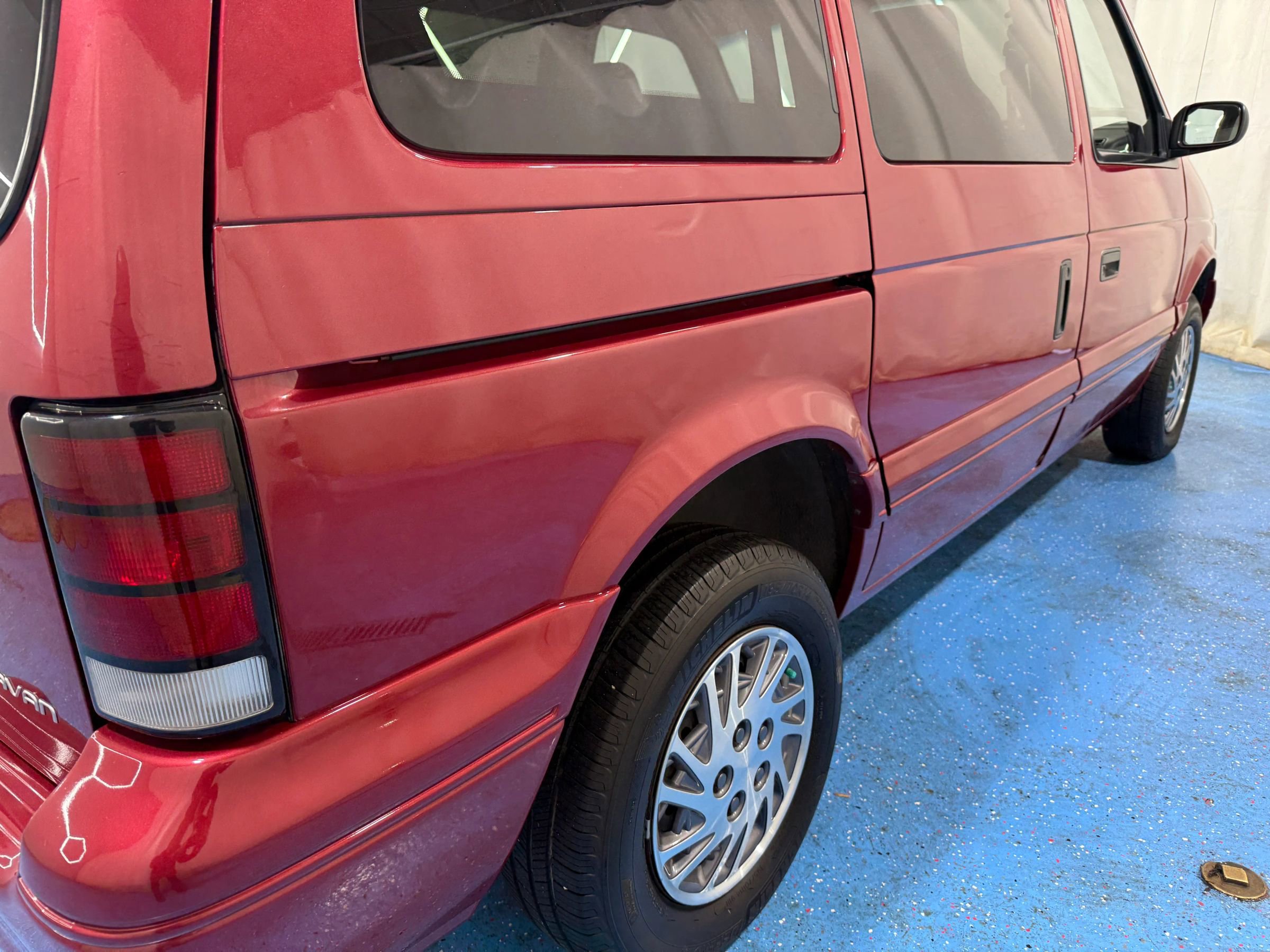 Used 1995 Dodge Caravan Minivan image 26