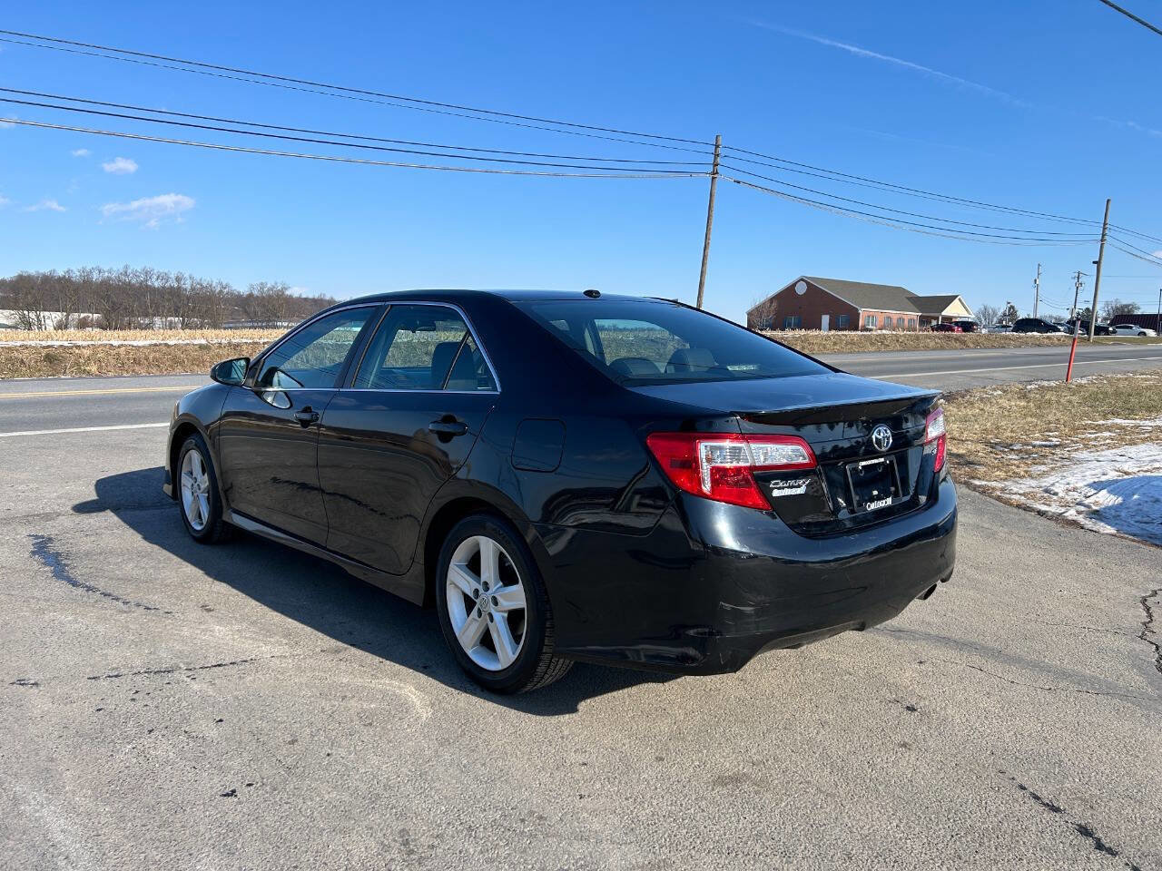 Used 2014 Toyota Camry SE w/ Moonroof Package FWD image 9