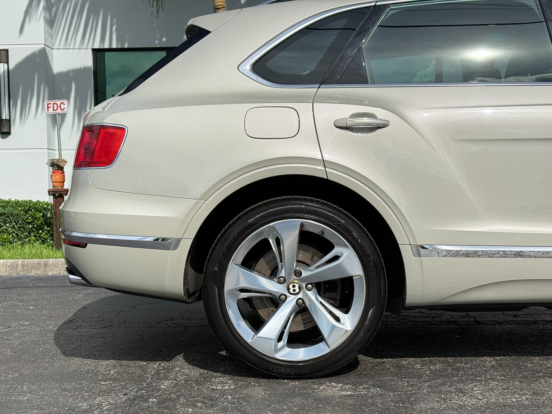 Used 2019 Bentley Bentayga AWD/4WD image 4