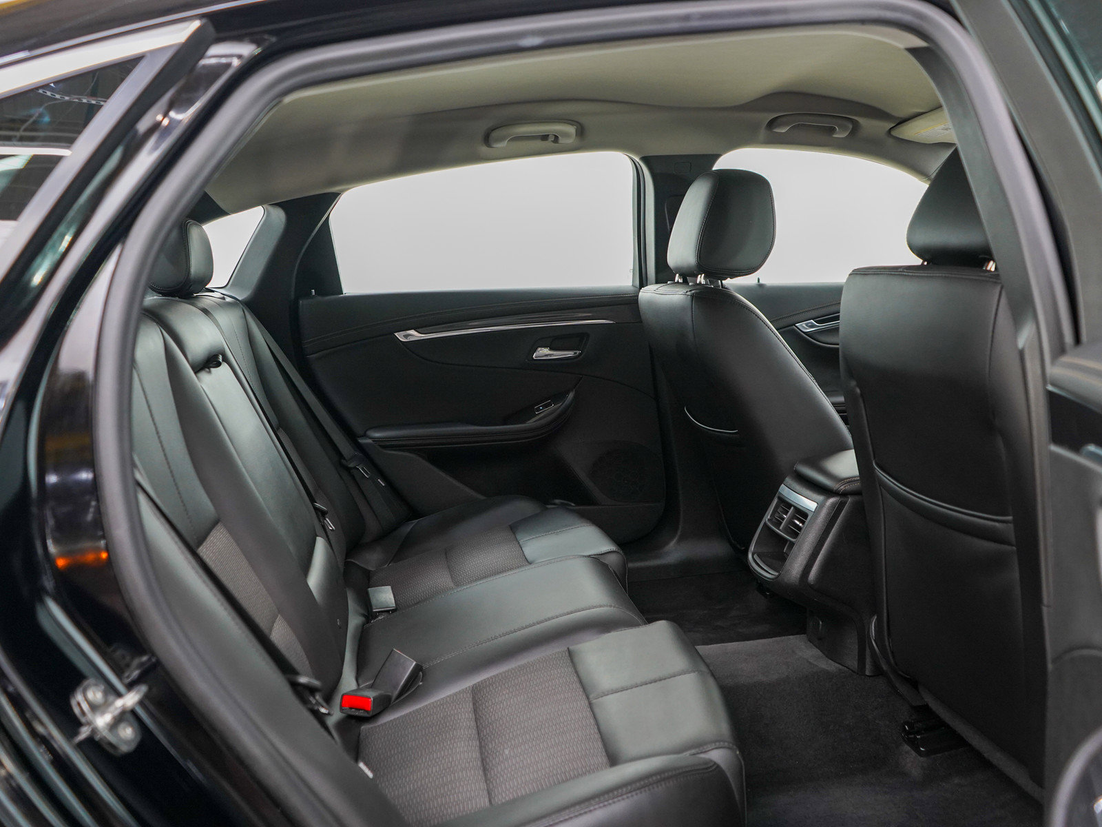 Used 2016 Chevrolet Impala LT w/ Convenience Package FWD image 12