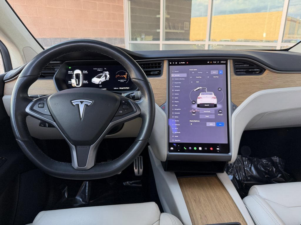 Used 2019 Tesla Model X 75D image 16
