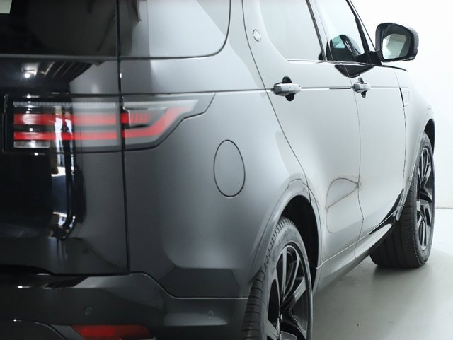 Used 2024 Land Rover Discovery Dynamic SE image 8