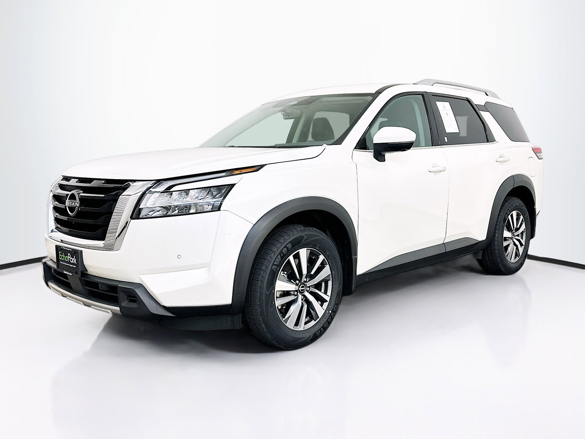 Used 2024 Nissan Pathfinder SL image 3