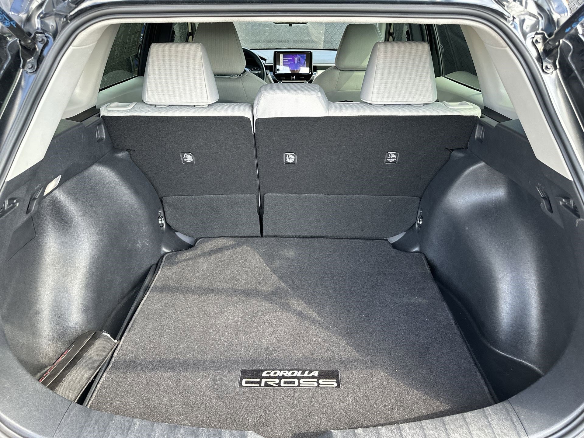 Used 2024 Toyota Corolla Cross L image 19