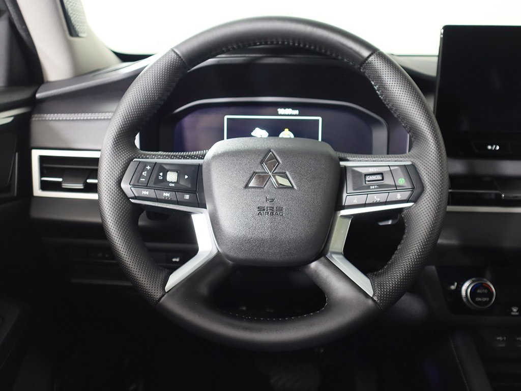 New 2025 Mitsubishi Outlander SE image 40