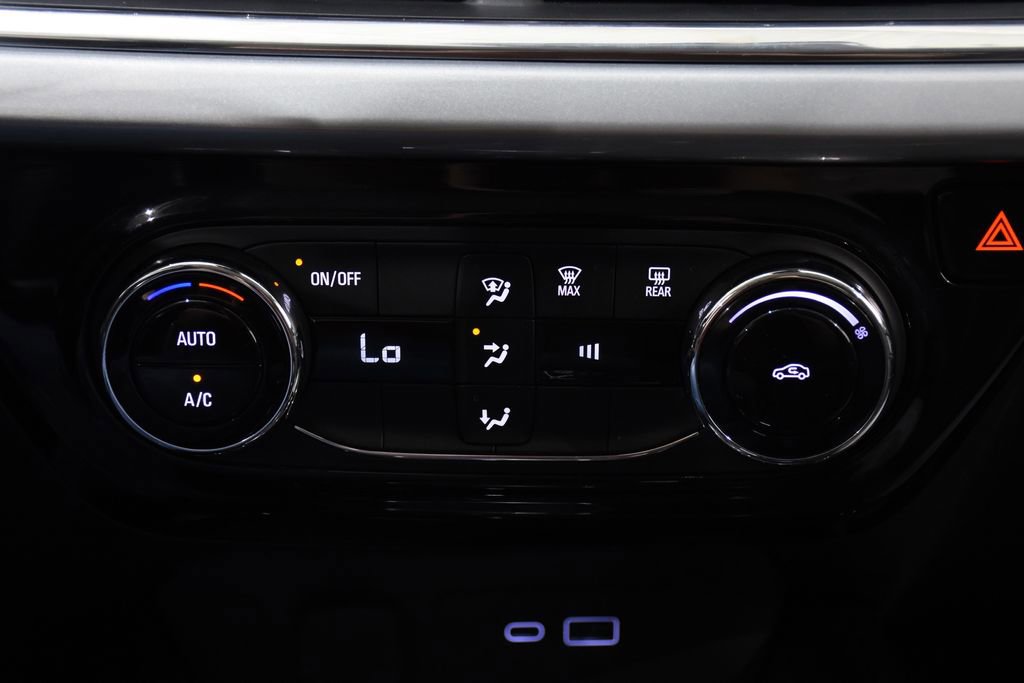 Used 2025 Chevrolet Trax LT FWD image 21