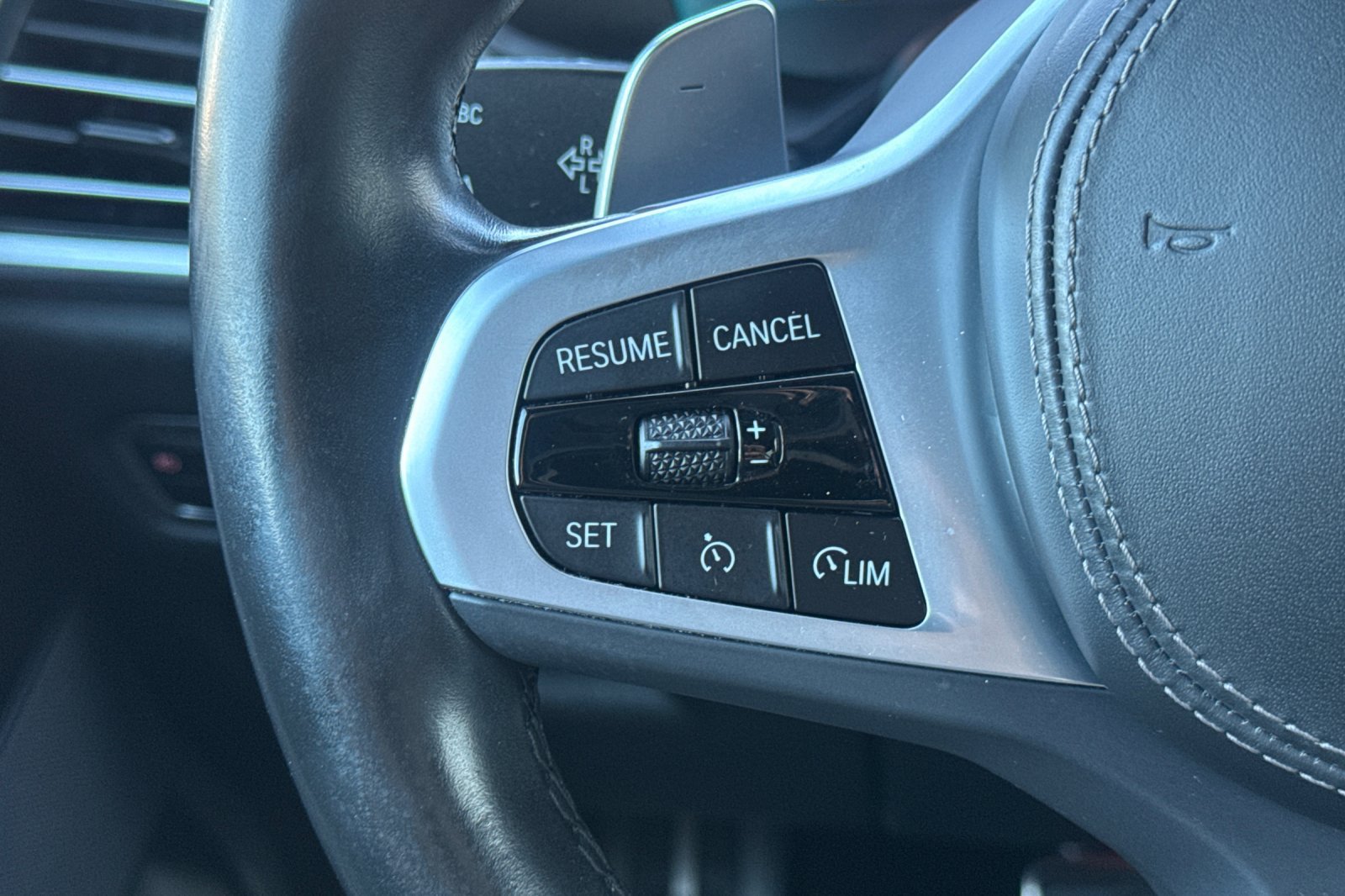 Used 2022 BMW X7 xDrive40i w/ M Sport Package AWD/4WD image 34