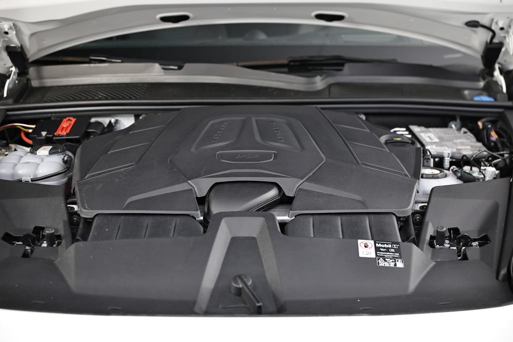 Certified 2025 Porsche Cayenne S AWD/4WD image 33