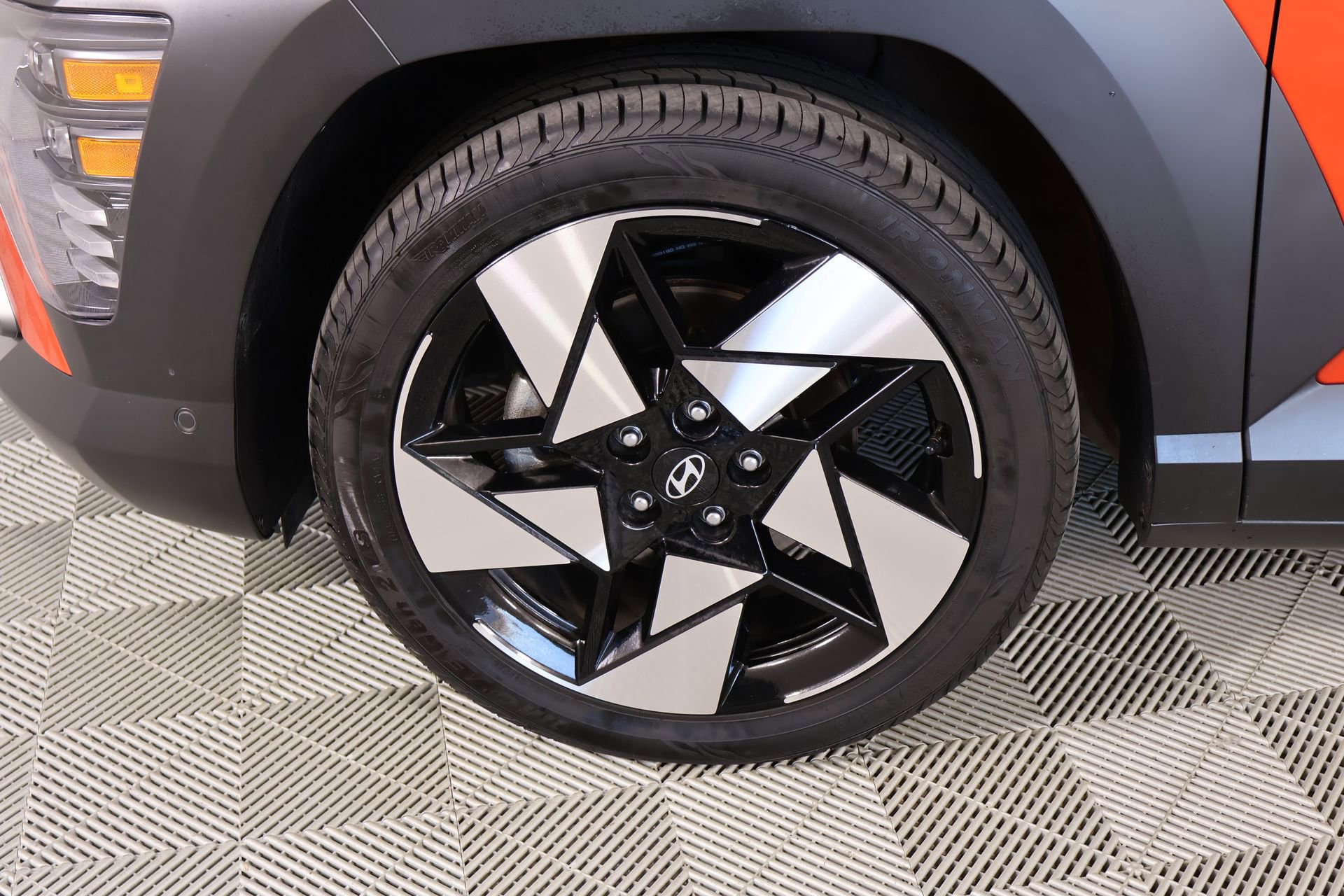 Used 2024 Hyundai Kona Limited image 18