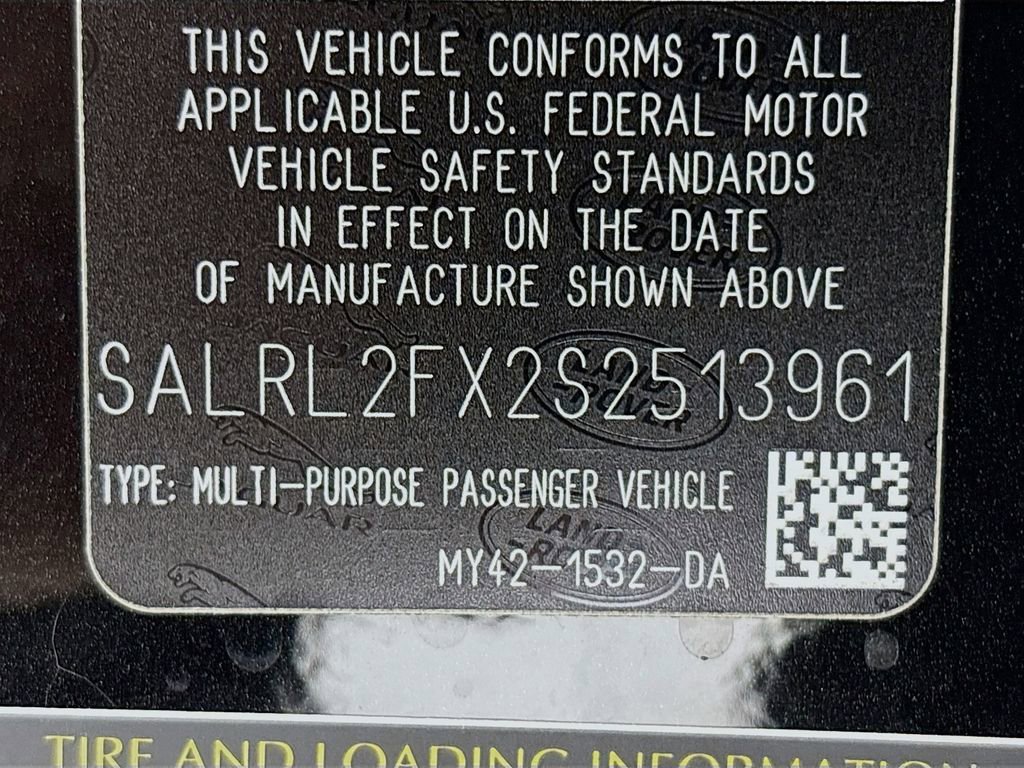 Used 2025 Land Rover Discovery Dynamic SE image 28