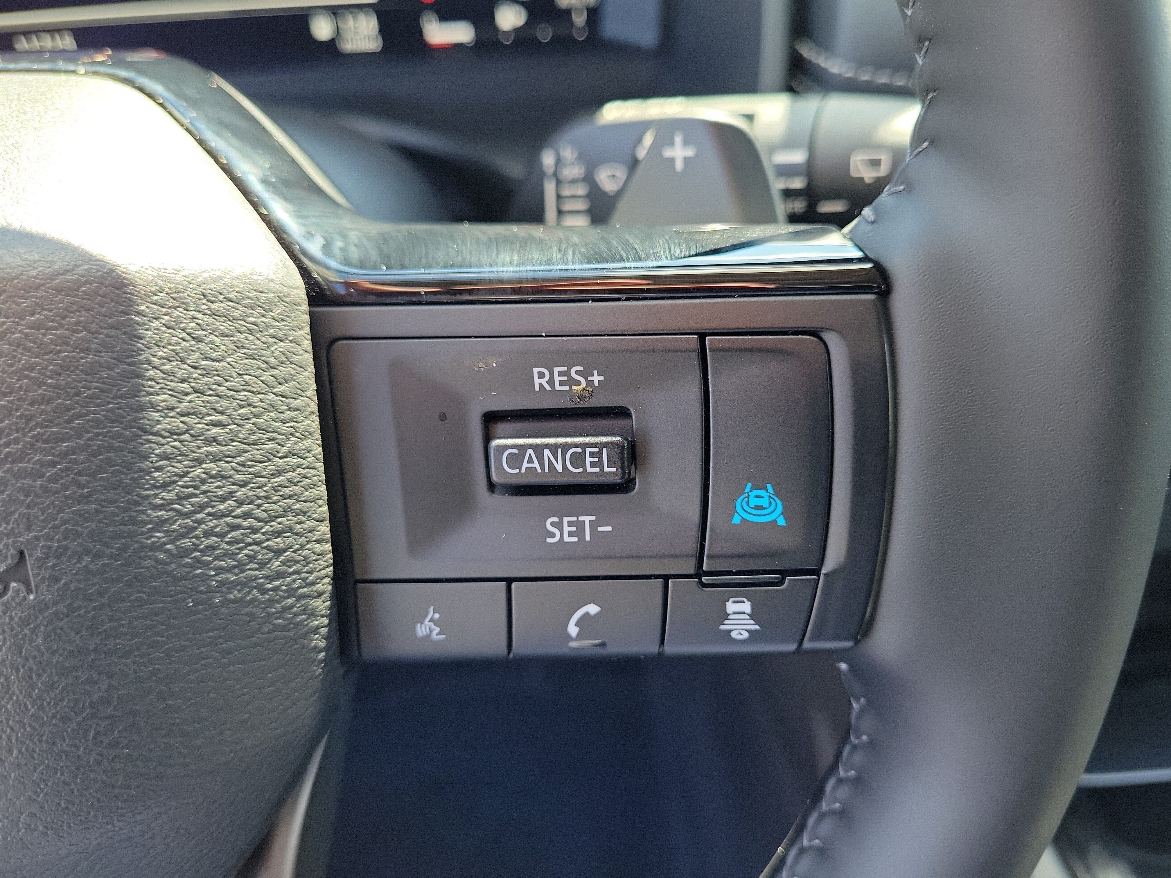 Certified 2025 Nissan Rogue SL FWD image 19