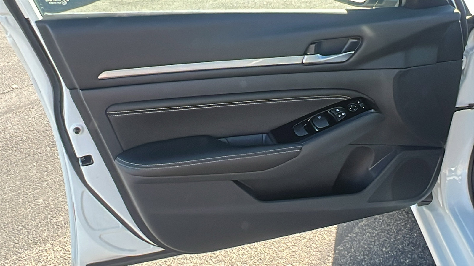 Used 2023 Nissan Altima 2.5 SV w/ SV Premium Package image 15