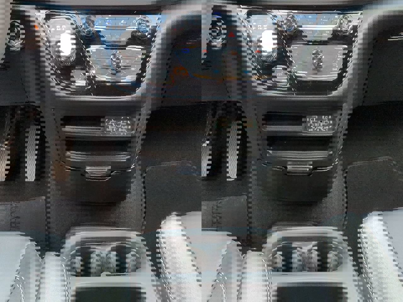 Used 2025 Chrysler Pacifica Select FWD image 18