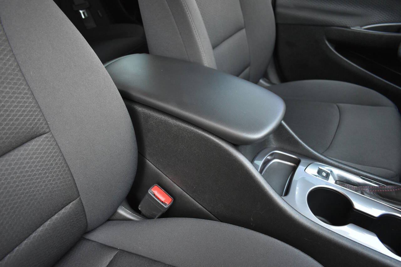 Used 2023 Chevrolet Malibu RS FWD image 24