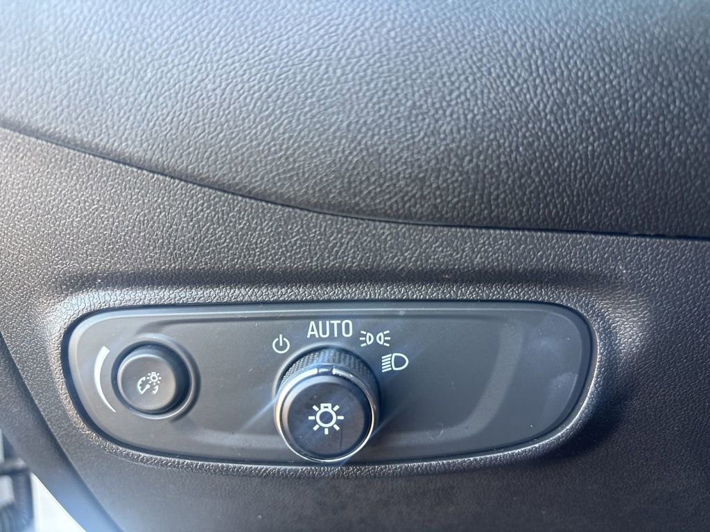 Used 2023 Chevrolet Equinox LS w/ LS Convenience Package image 9