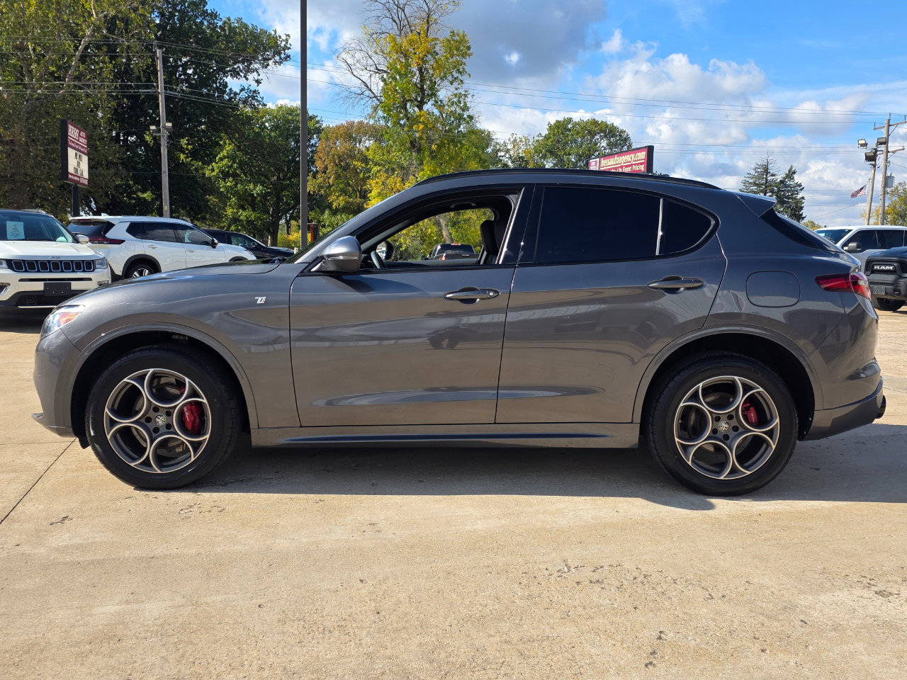 Used 2022 Alfa Romeo Stelvio Ti image 6