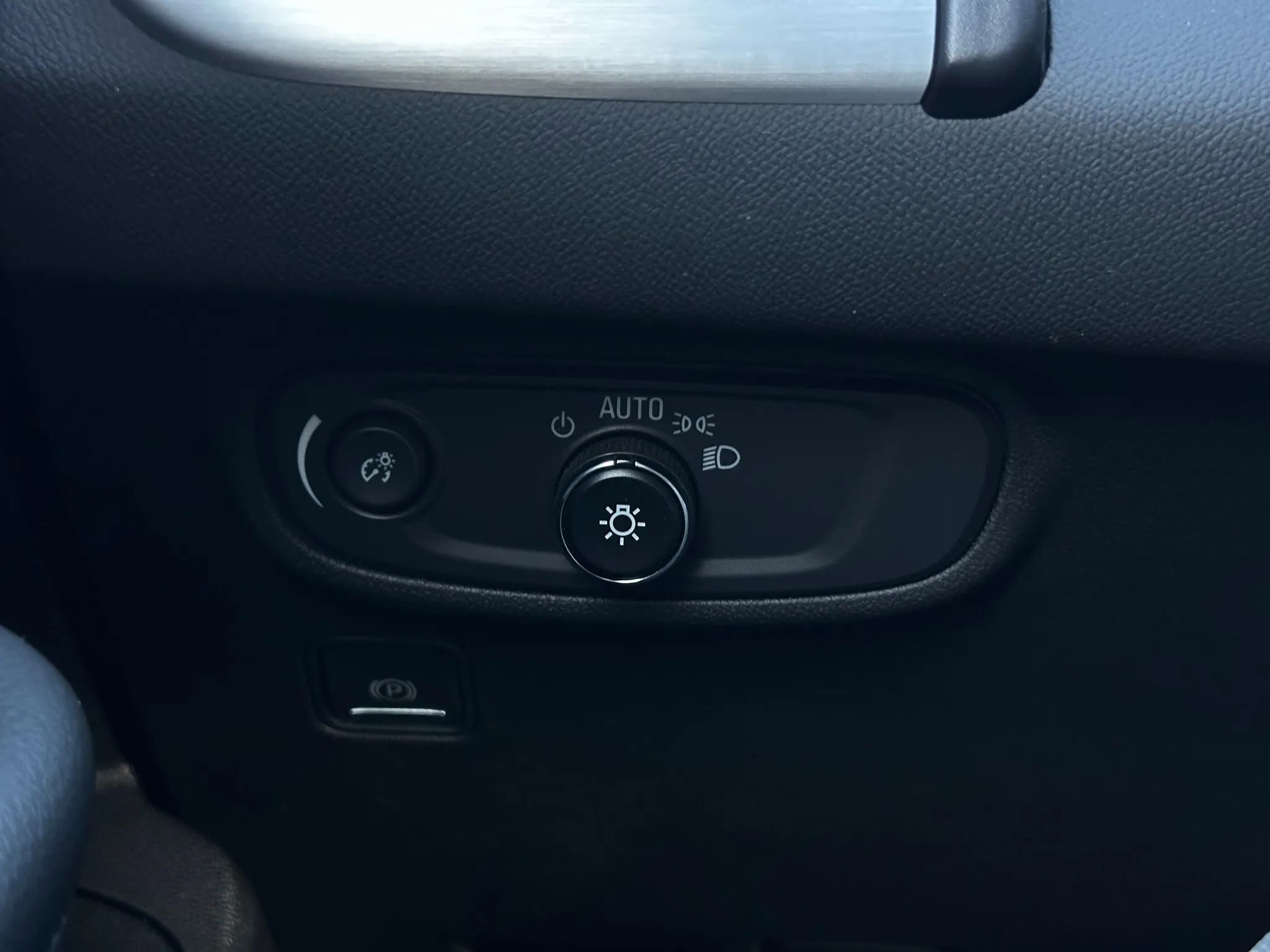 Used 2023 GMC Terrain SLE image 31