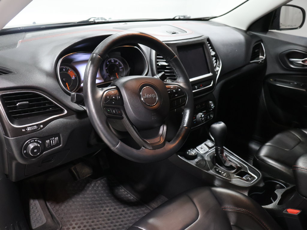 Used 2019 Jeep Cherokee Trailhawk w/ Cold Weather Group AWD/4WD image 16