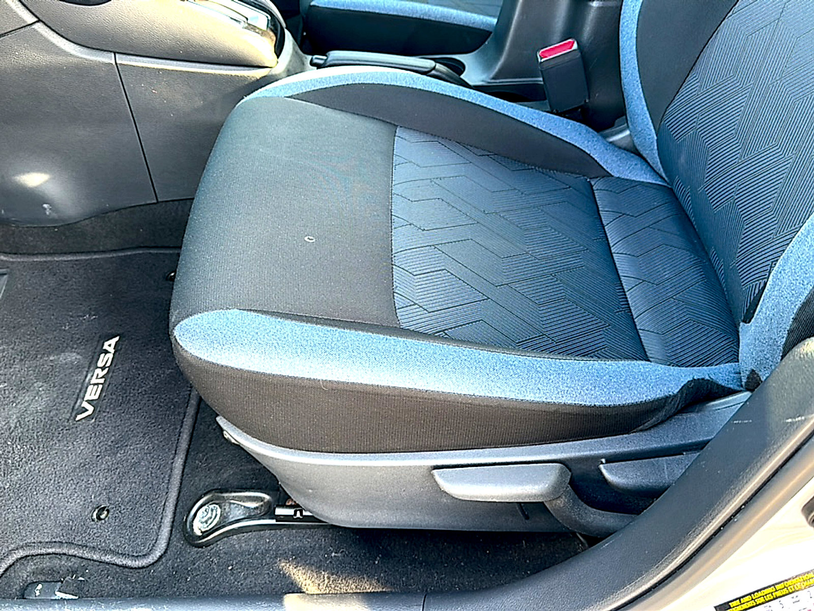 Used 2023 Nissan Versa SV image 15