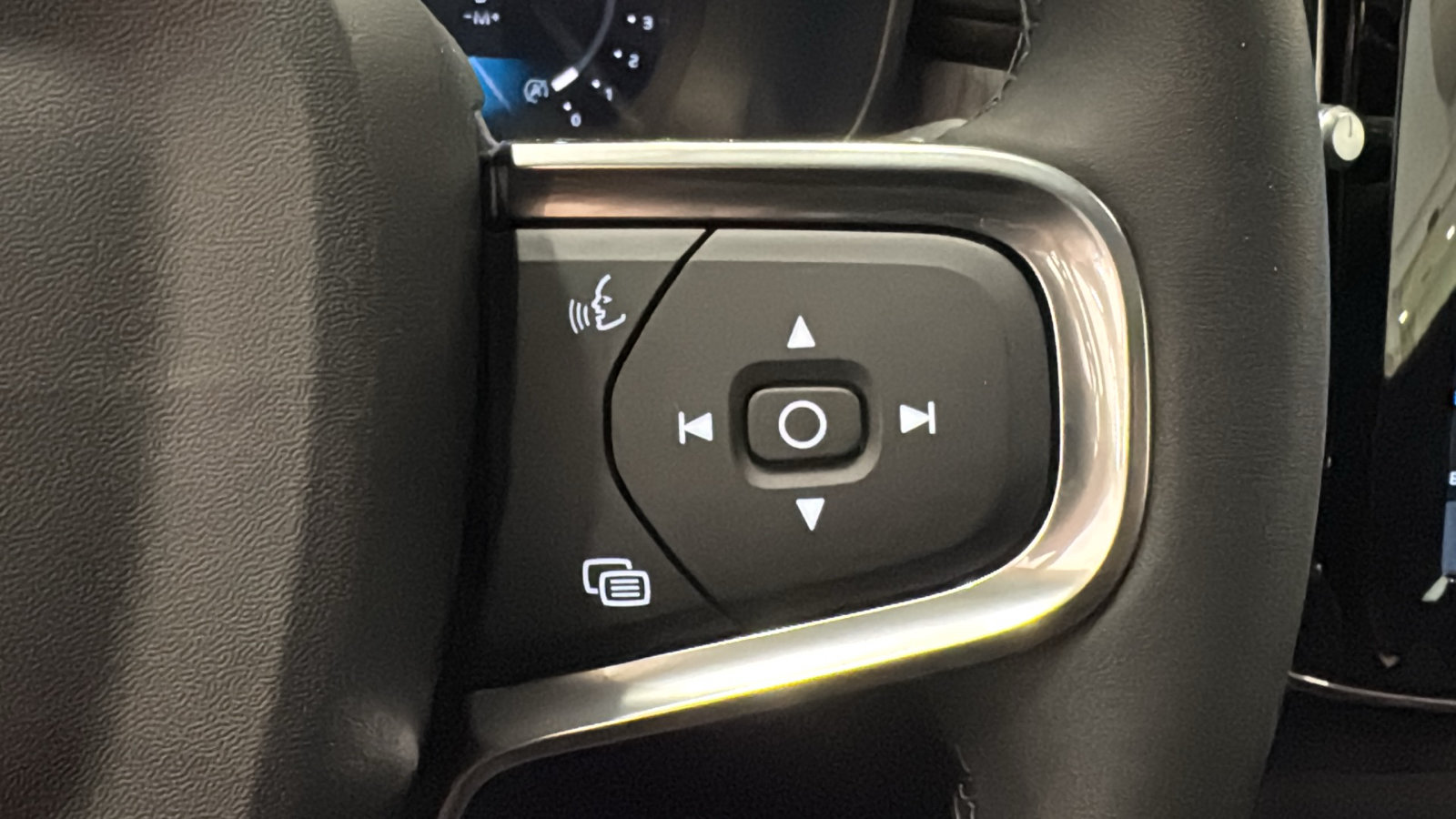 New 2026 Volvo XC40 B5 Plus w/ Climate Package AWD/4WD image 14