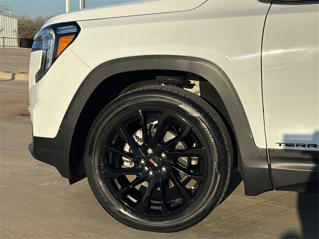 Used 2024 GMC Terrain SLE w/ Driver Convenience Package image 5