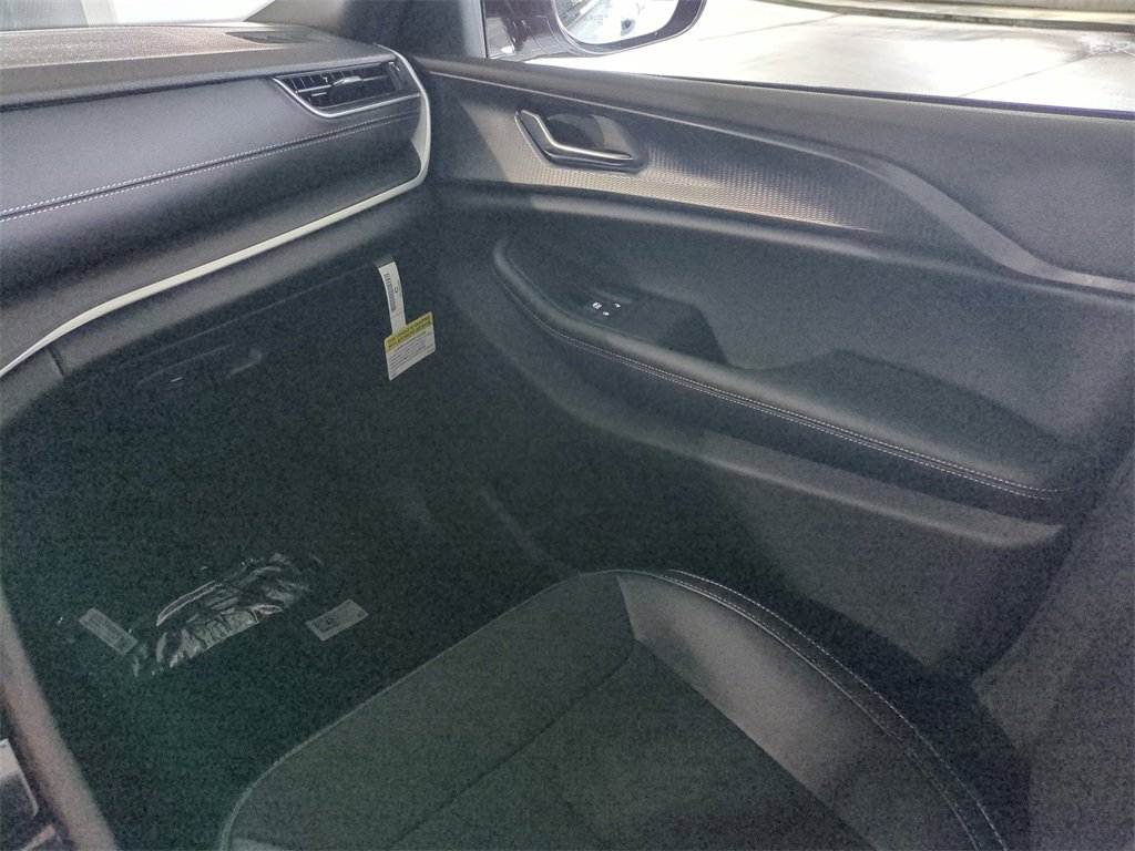 New 2025 Jeep Grand Cherokee L Altitude image 18