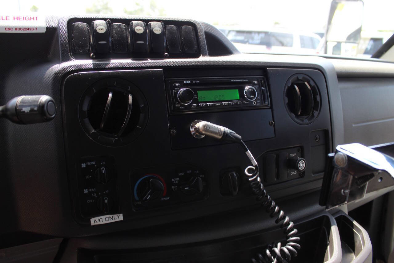 Used 2013 Ford E-450 and Econoline 450 Super Duty w/ Shuttle Bus Prep Pkg RWD image 27