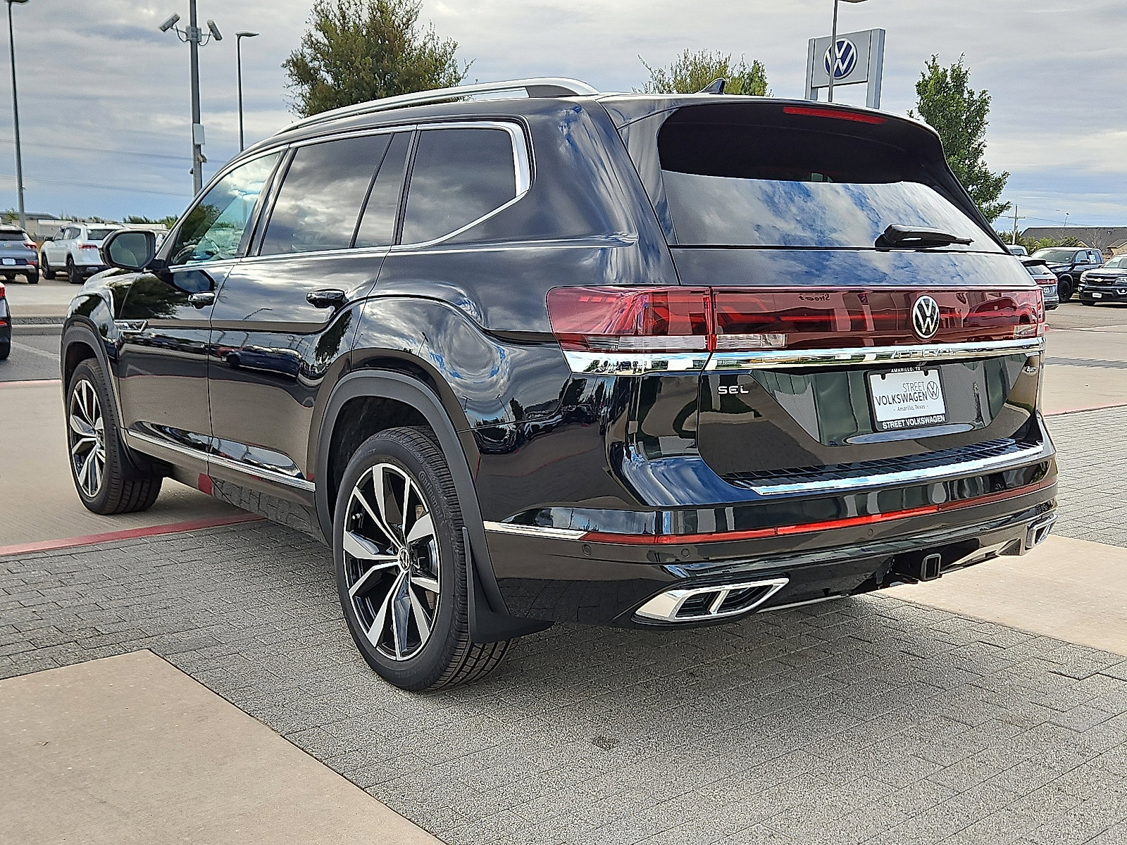New 2026 Volkswagen Atlas SEL Premium R-Line image 2