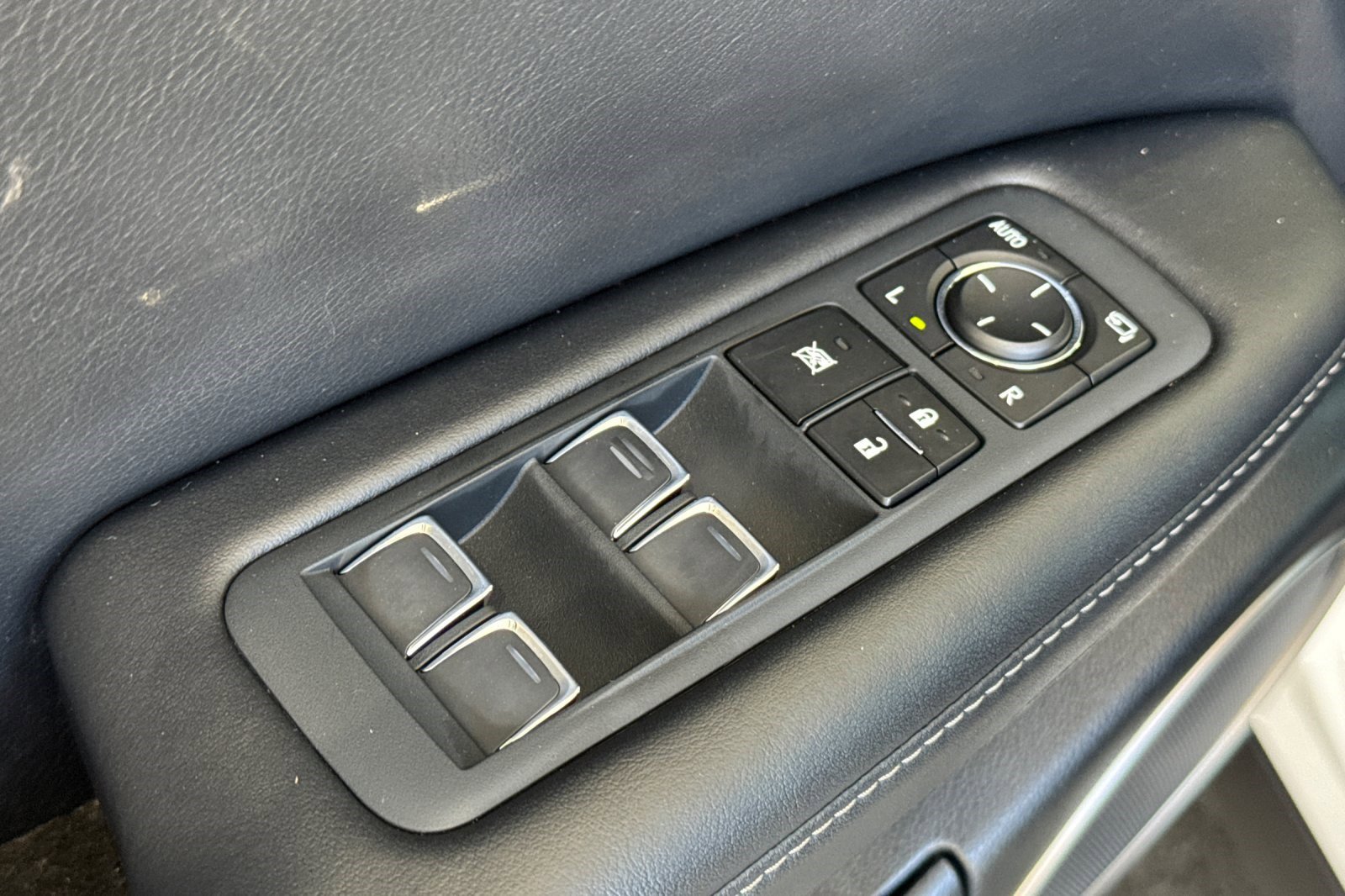 Certified 2022 Lexus RX 450hL AWD w/ Premium Package image 13
