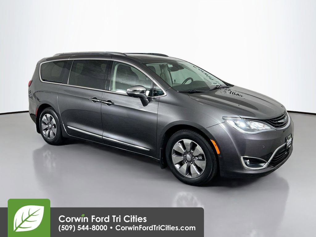 Used 2018 Chrysler Pacifica Limited w/ Advanced Safetytec Group